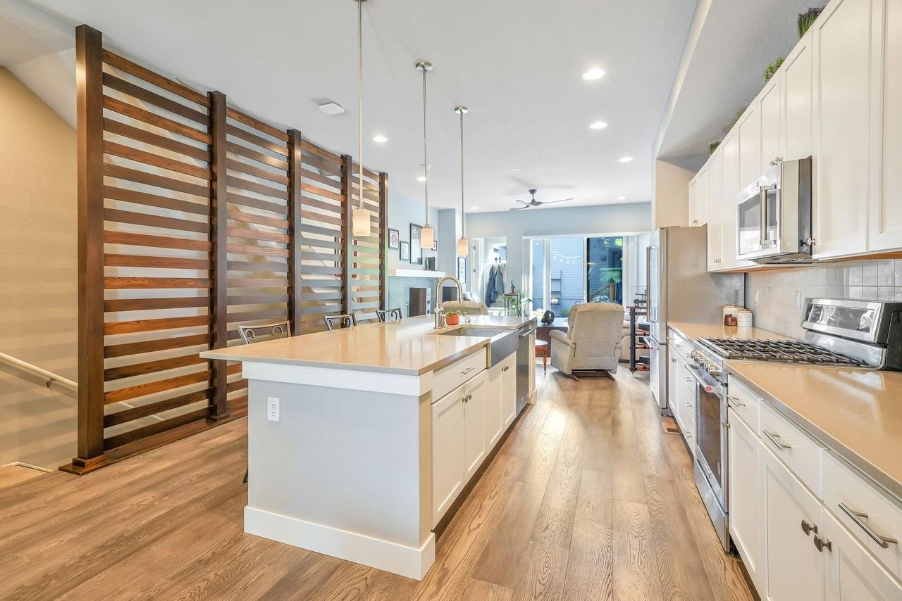 1364 Vine St - Photo 5 of 31