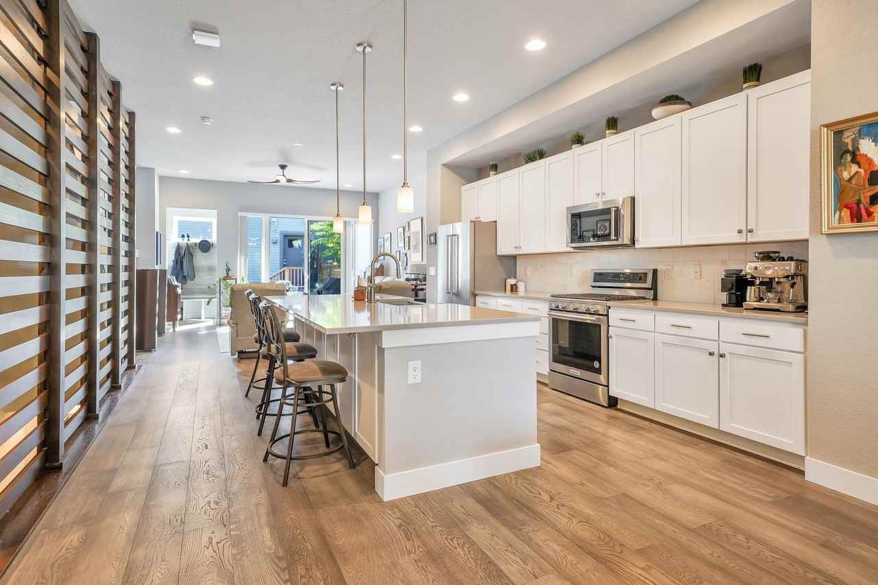 1364 Vine St - Photo 6 of 31