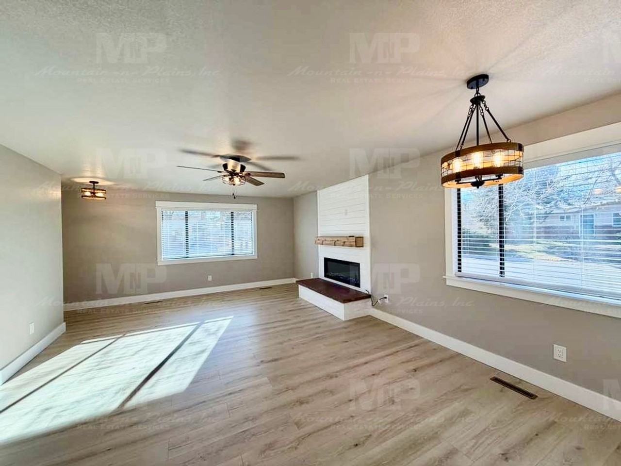 724 Ponderosa Dr - Photo 3 of 19