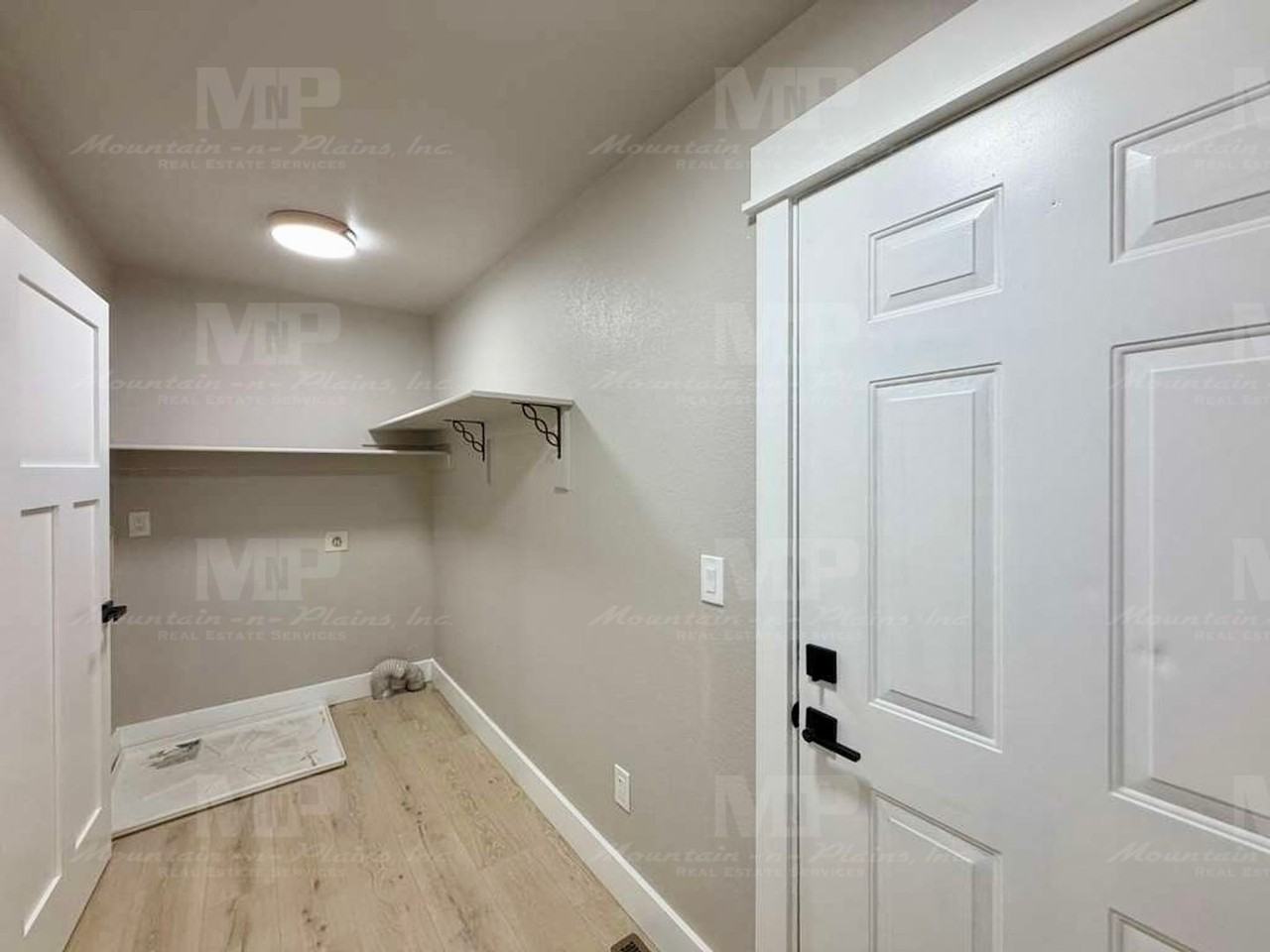 724 Ponderosa Dr - Photo 5 of 19