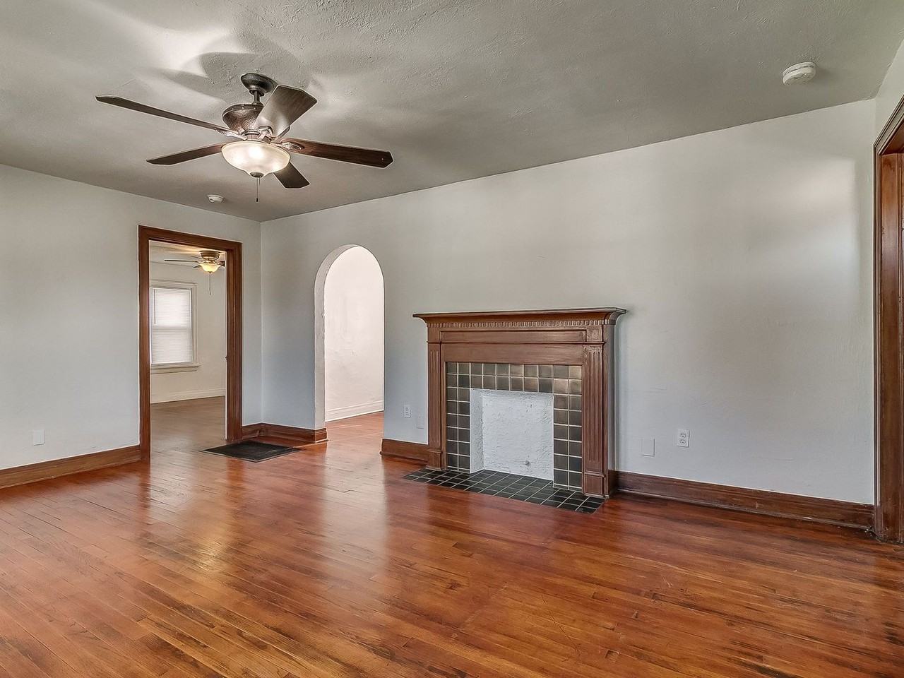 1006 Nw 35th St - Photo 3 of 24