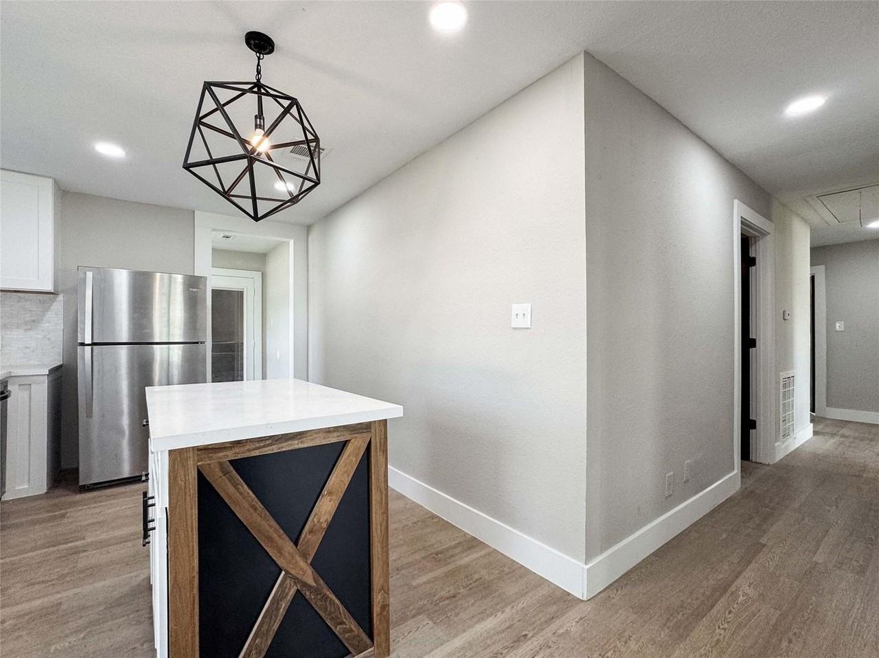 2108 Ontario St - Photo 5 of 18