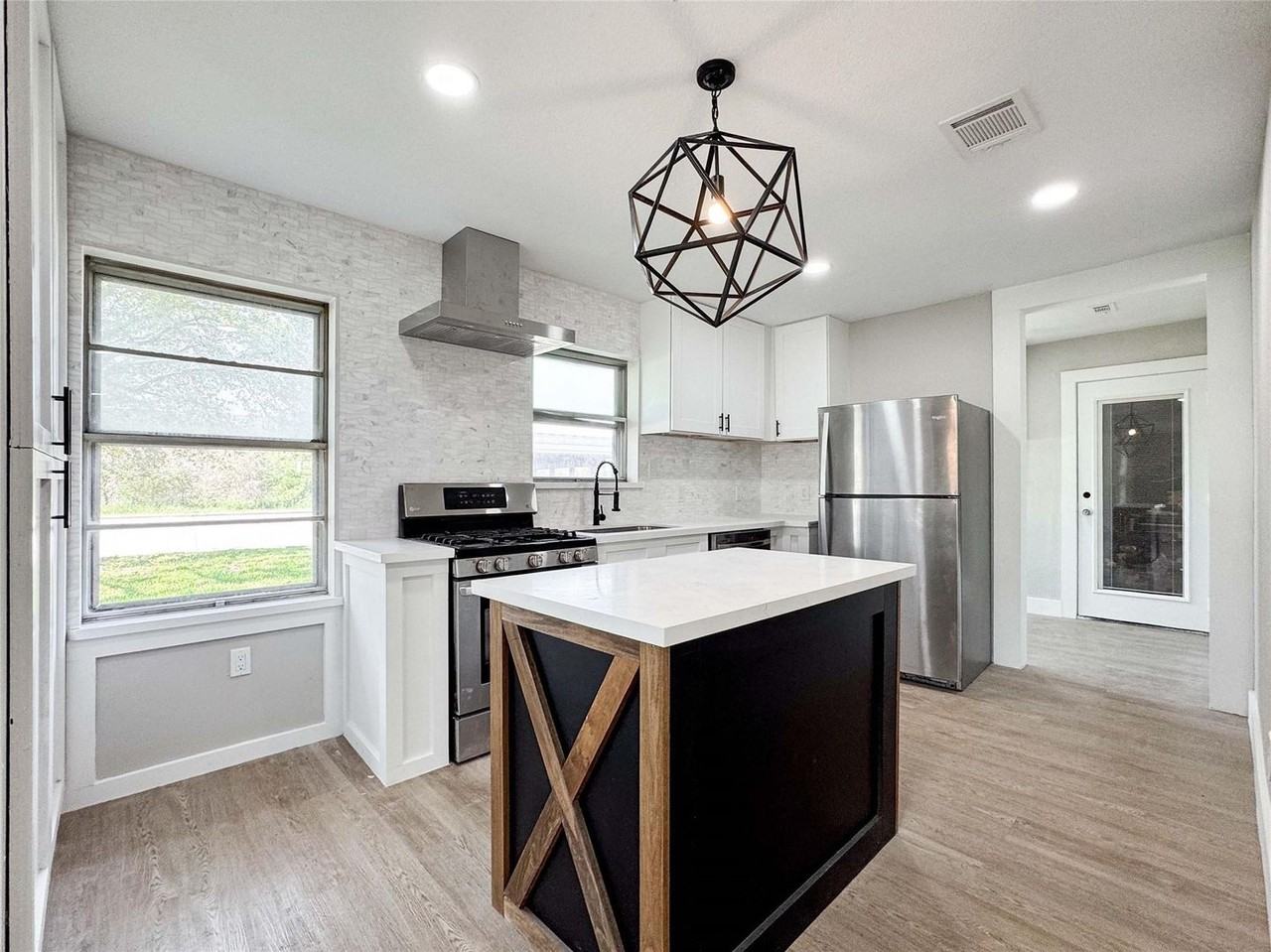 2108 Ontario St - Photo 6 of 18