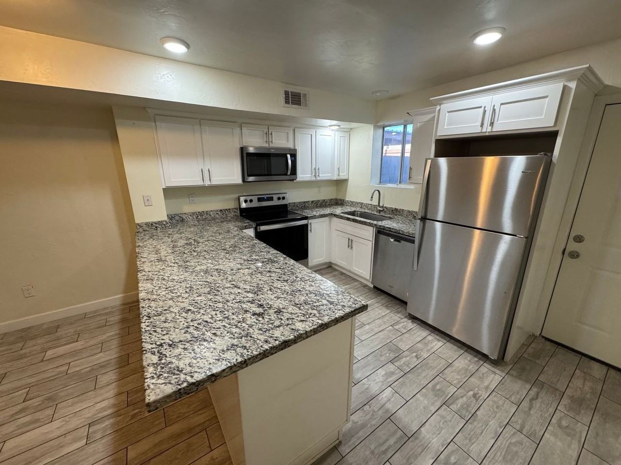 6140 W Townley Ave - Photo 7 of 21