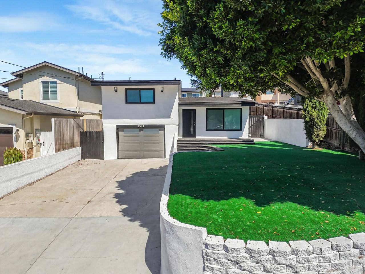 245 Houston Dr - Photo 3 of 15