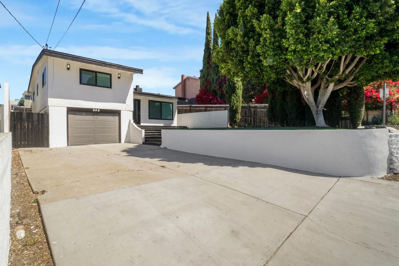 245 Houston Dr - Photo 6 of 15