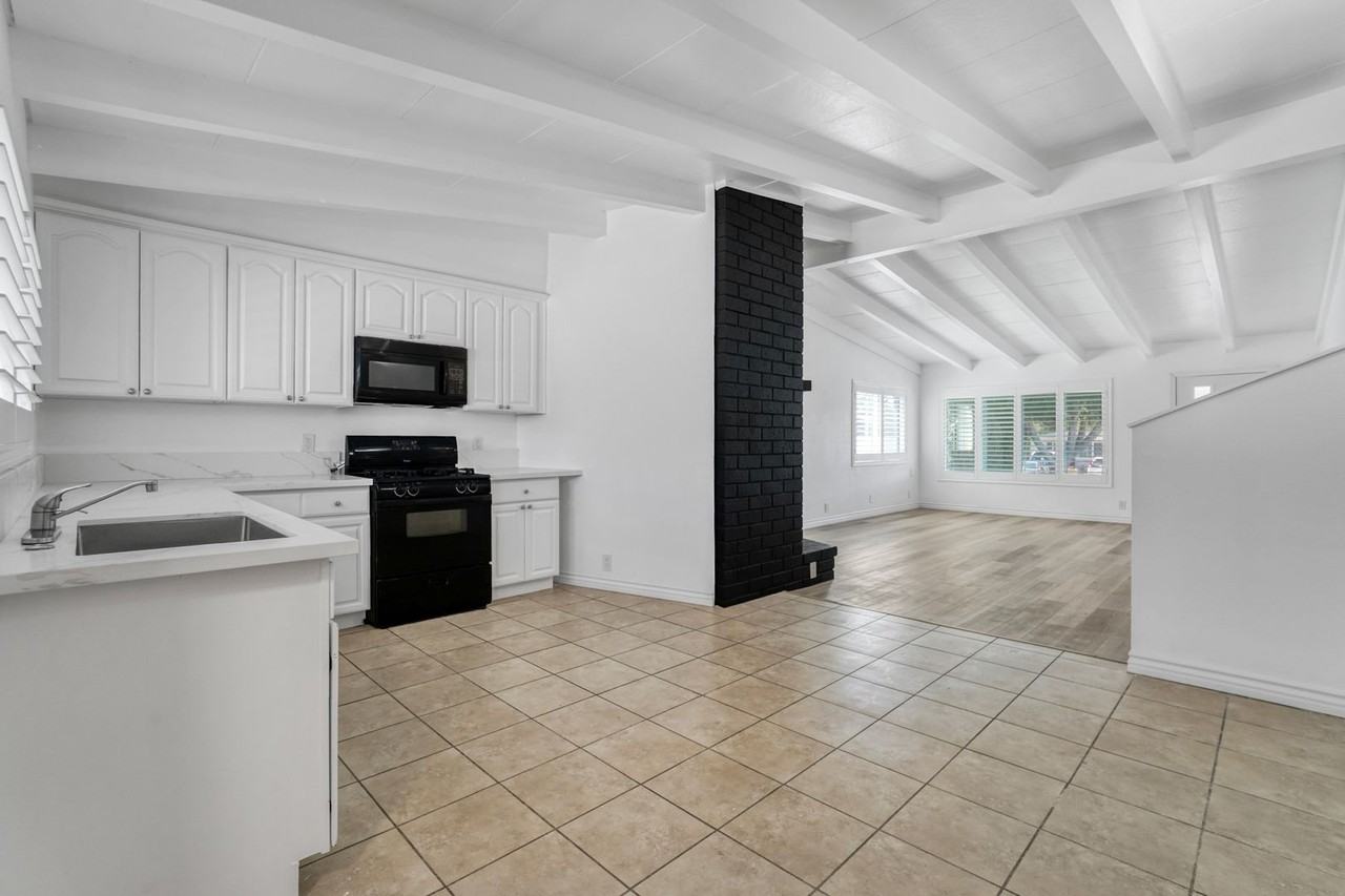 245 Houston Dr - Photo 7 of 15