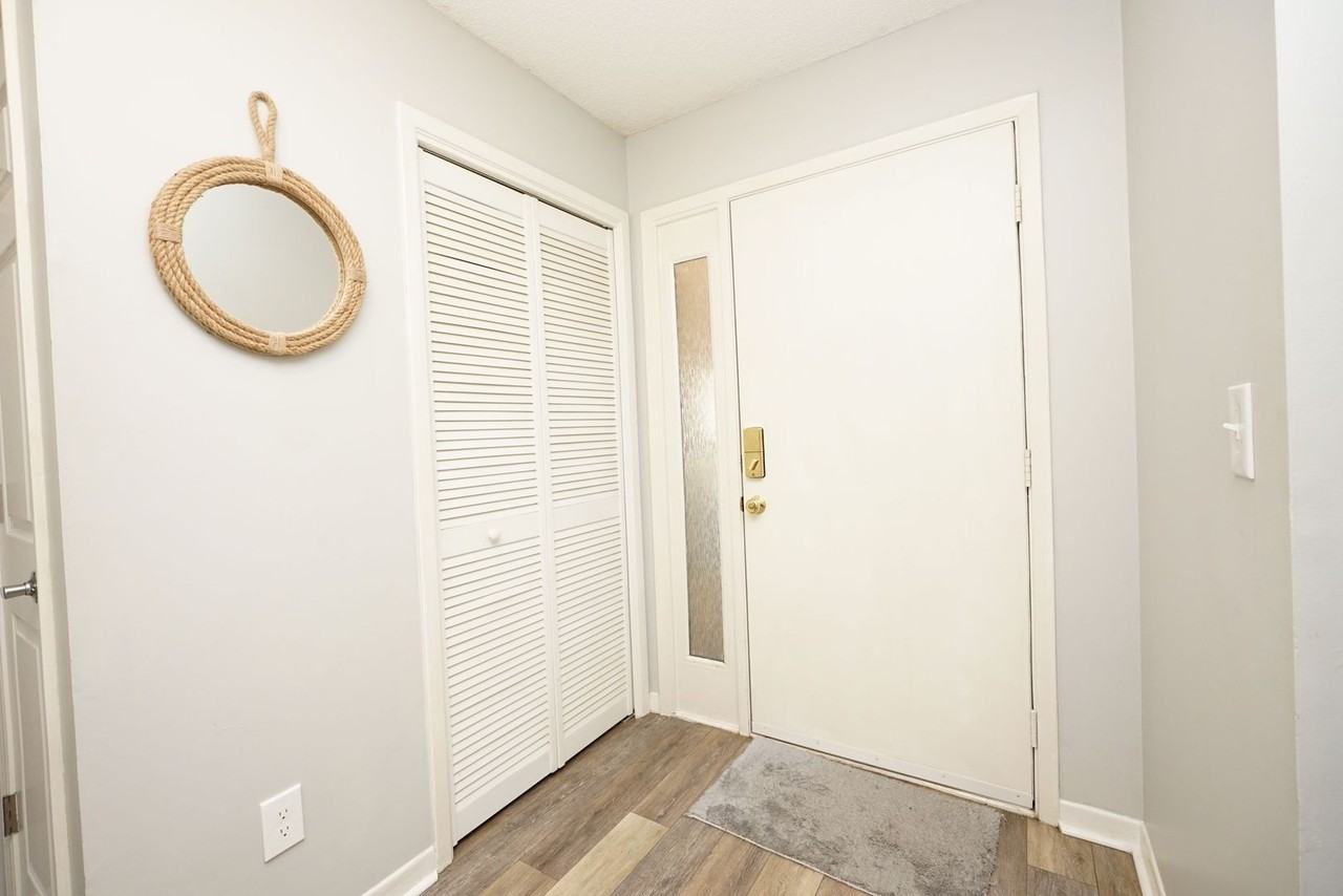 55 Bay Dr - Photo 3 of 26