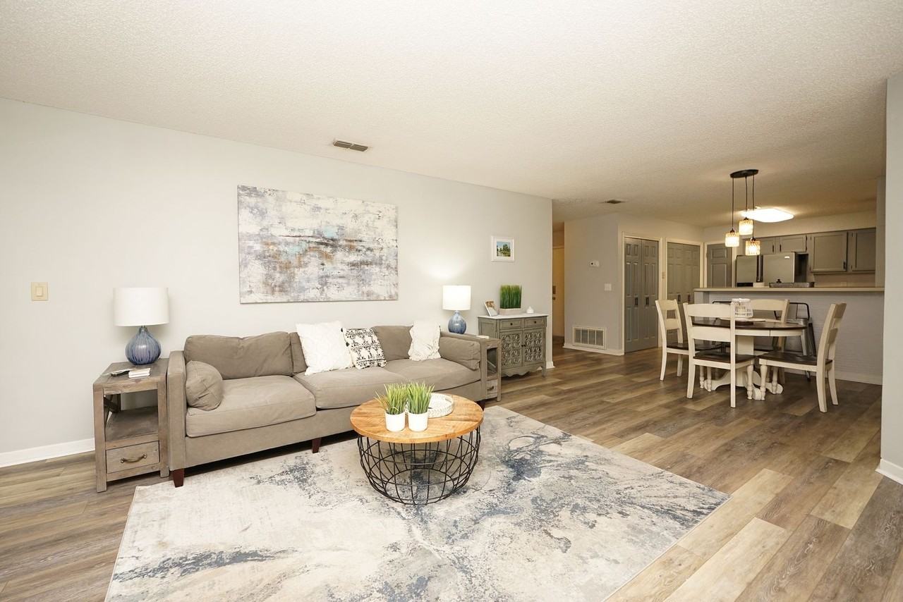 55 Bay Dr - Photo 5 of 26