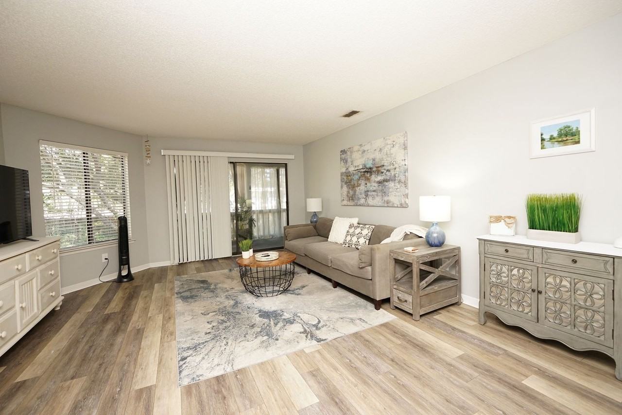 55 Bay Dr - Photo 7 of 26