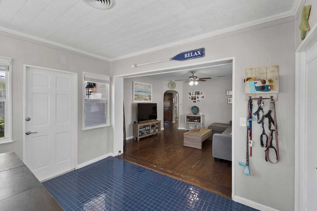 229 Woodland Ave - Photo 6 of 29