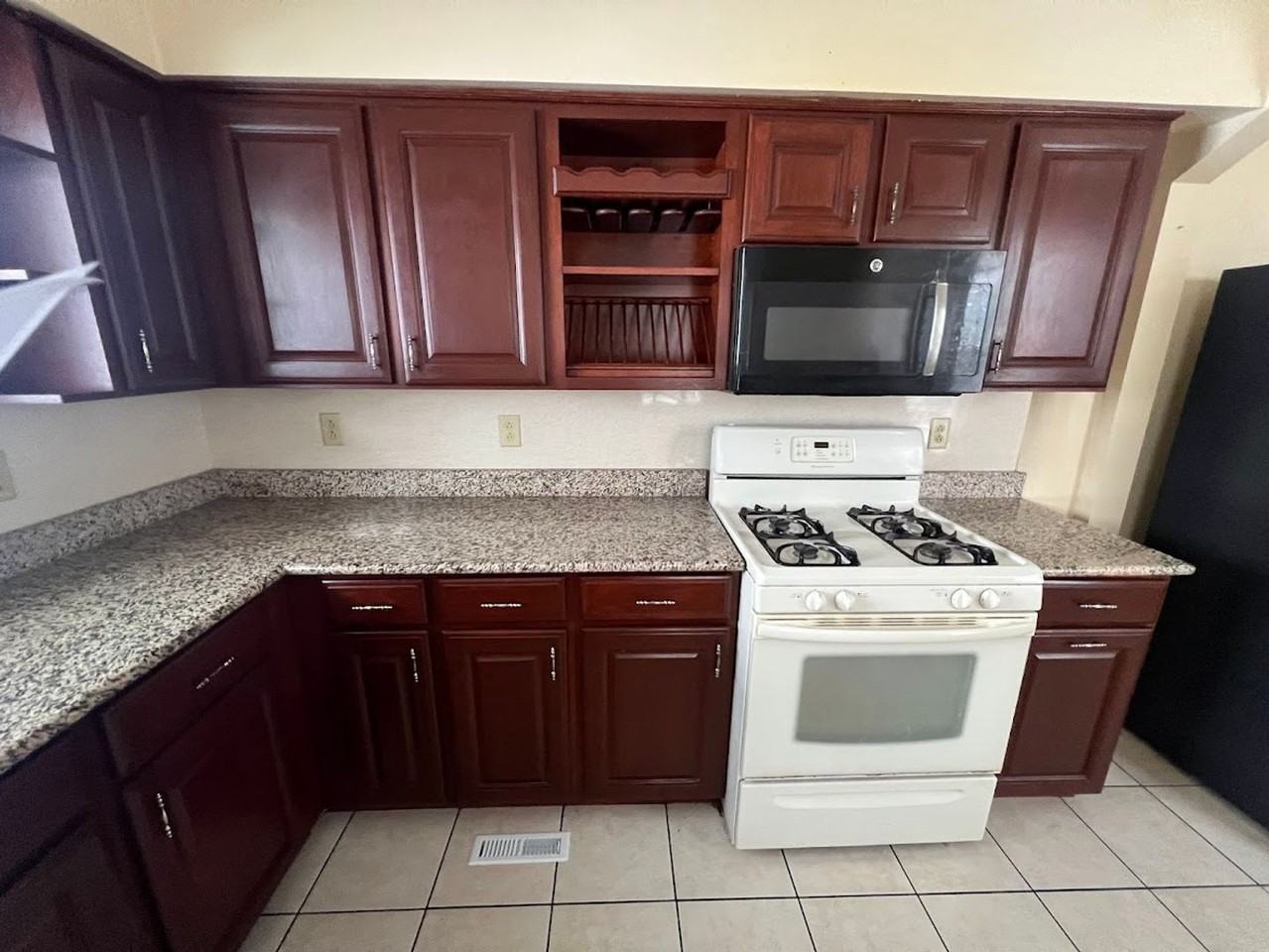 114 Yarnell St - Photo 3 of 13