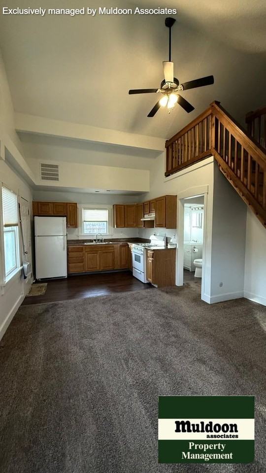 1137 Van Buren St - Photo 2 of 22