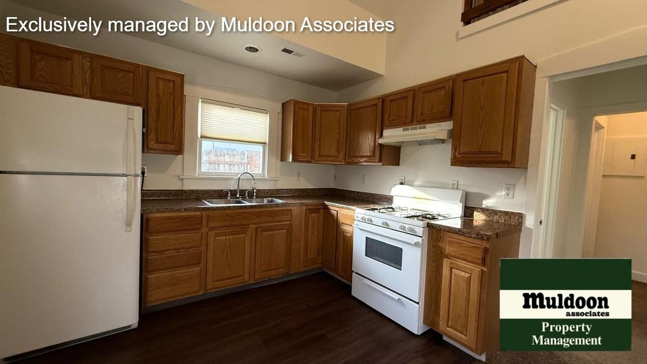 1137 Van Buren St - Photo 5 of 22