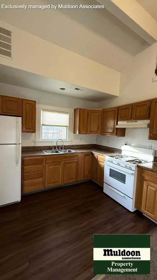 1137 Van Buren St - Photo 7 of 22