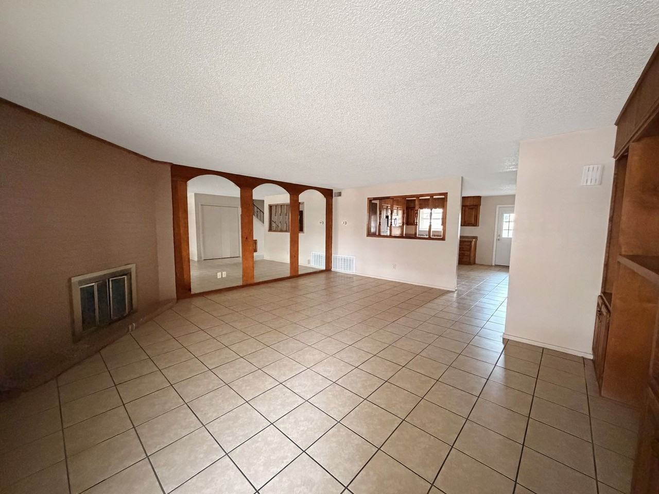 419 W Kiowa Ave - Photo 2 of 8