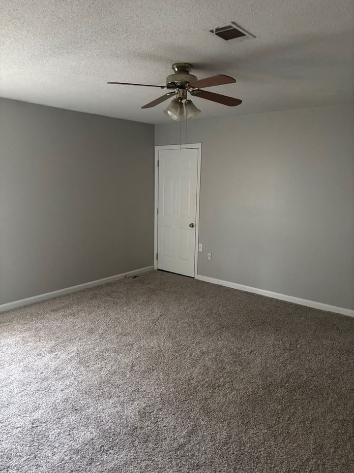 4423 Whisperwood Dr - Photo 2 of 7