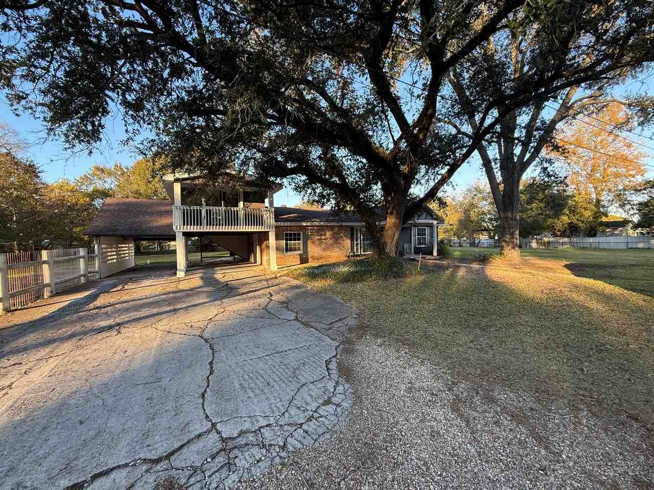 611 E D St - Photo 2 of 24