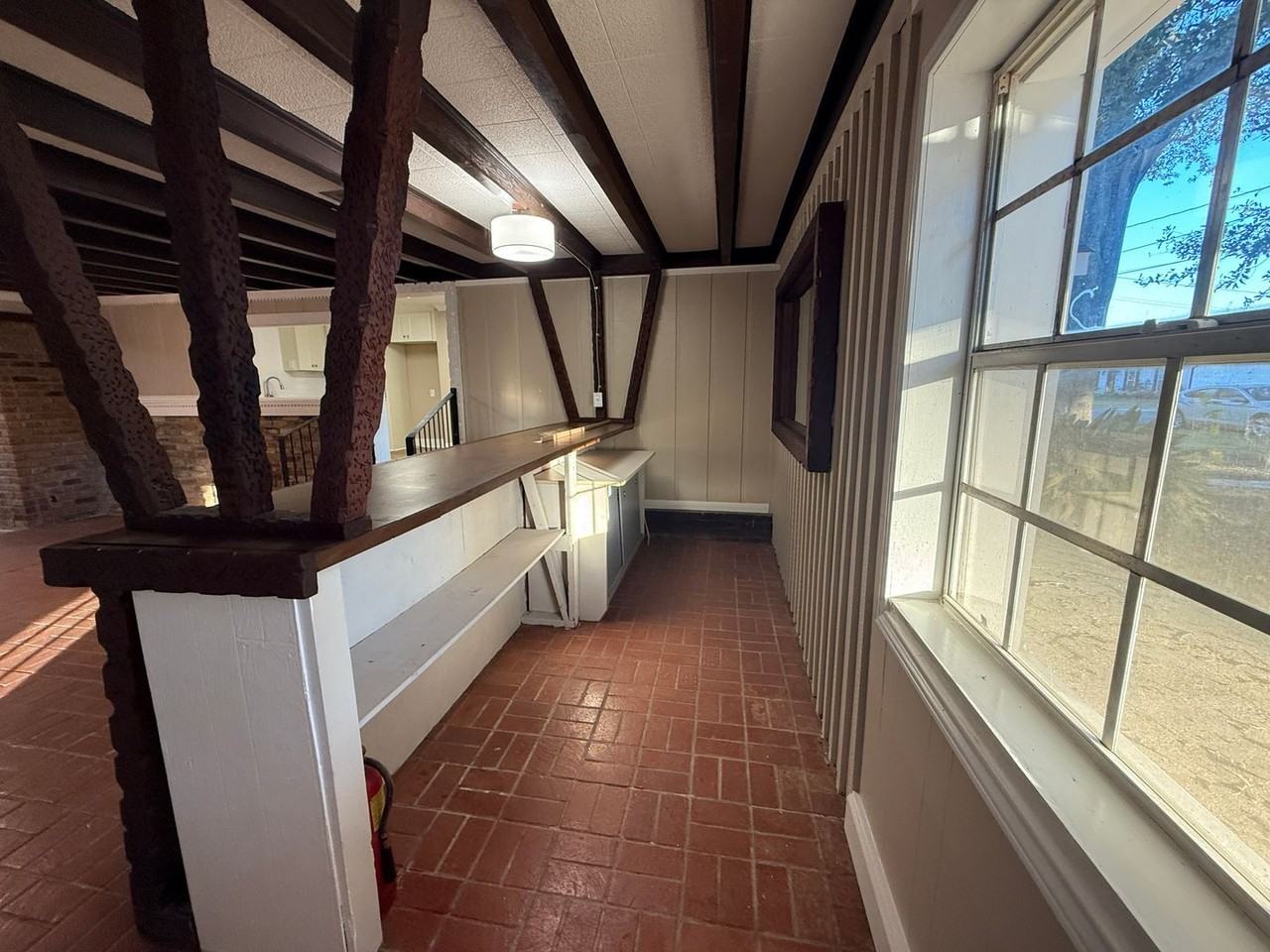 611 E D St - Photo 4 of 24