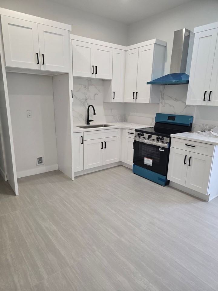 ARISTOCRAT - GARDEN GROVE - Photo 2 of 20