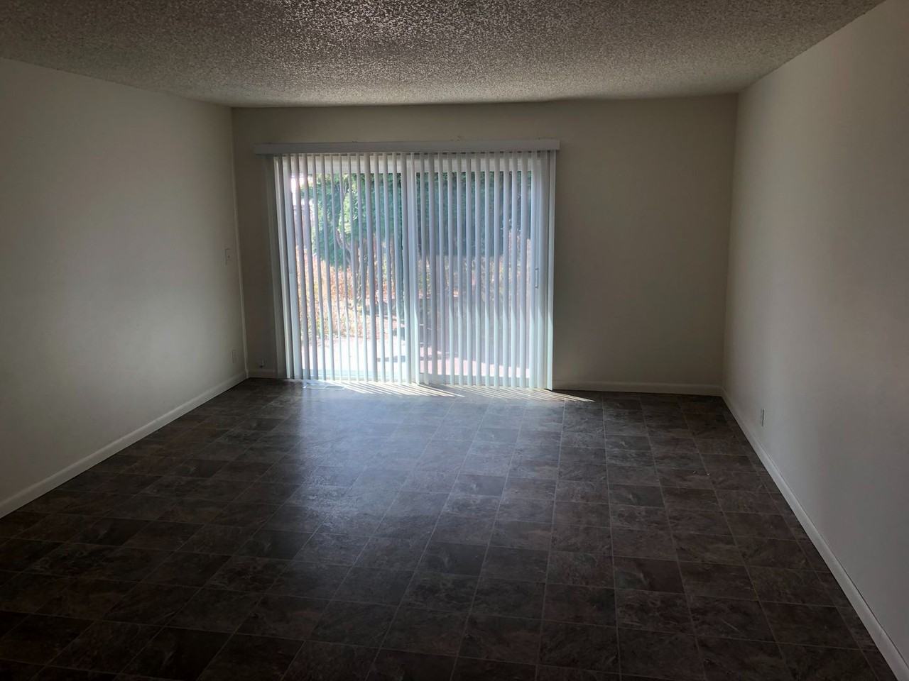 3304 Alberta Ave Ne - Photo 7 of 15