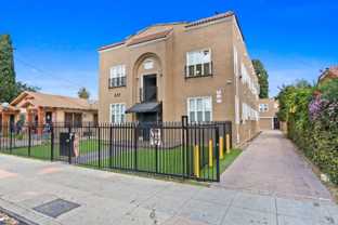 837-839 W 43rd Place - Photo 1 of 1