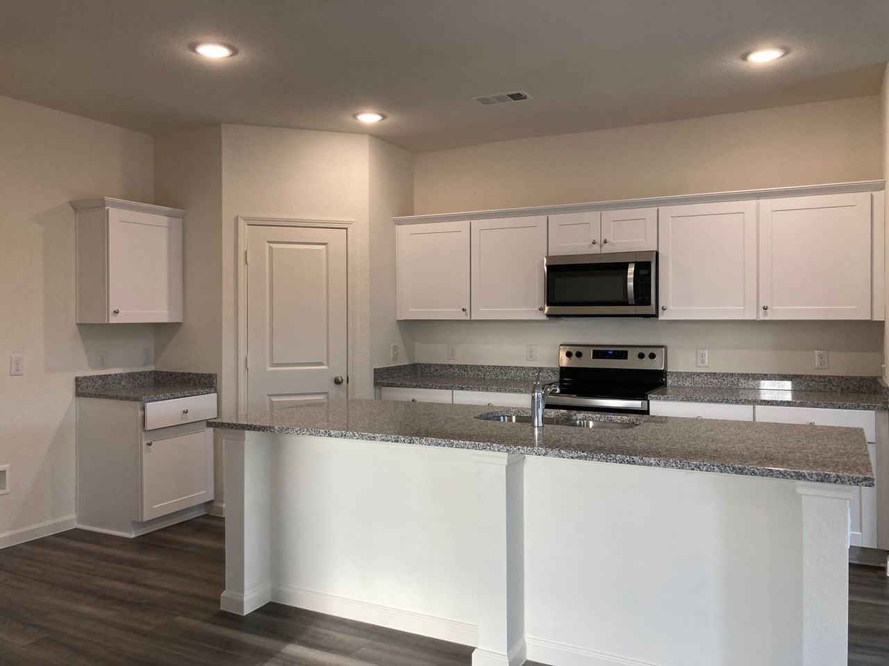 2640 Salado Creek Ln - Photo 4 of 24