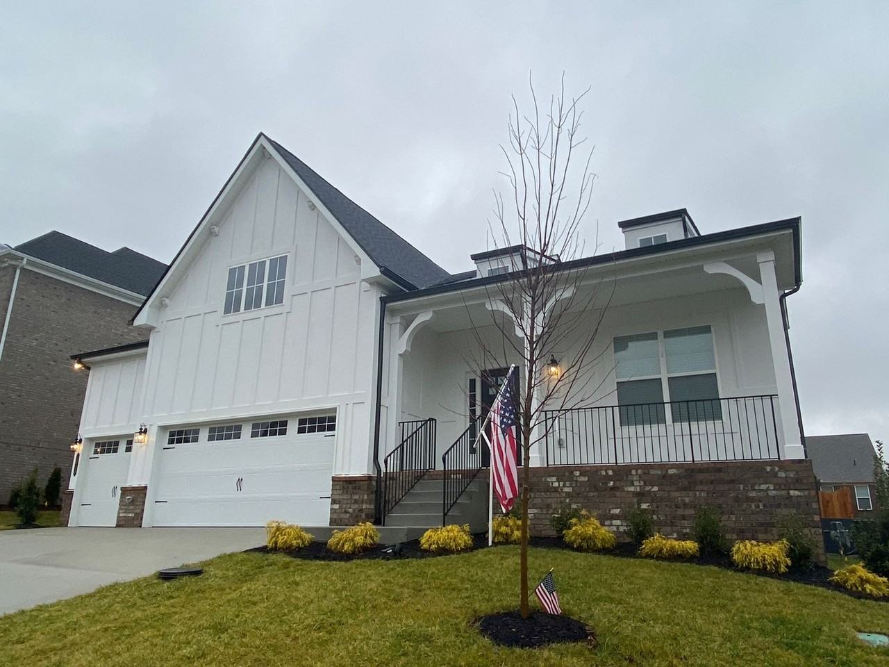 1088 River Oaks Blvd - Photo 2 of 25