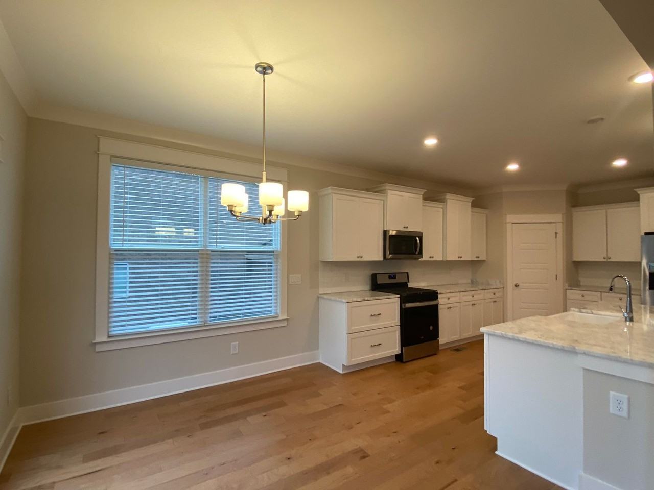 1088 River Oaks Blvd - Photo 7 of 25