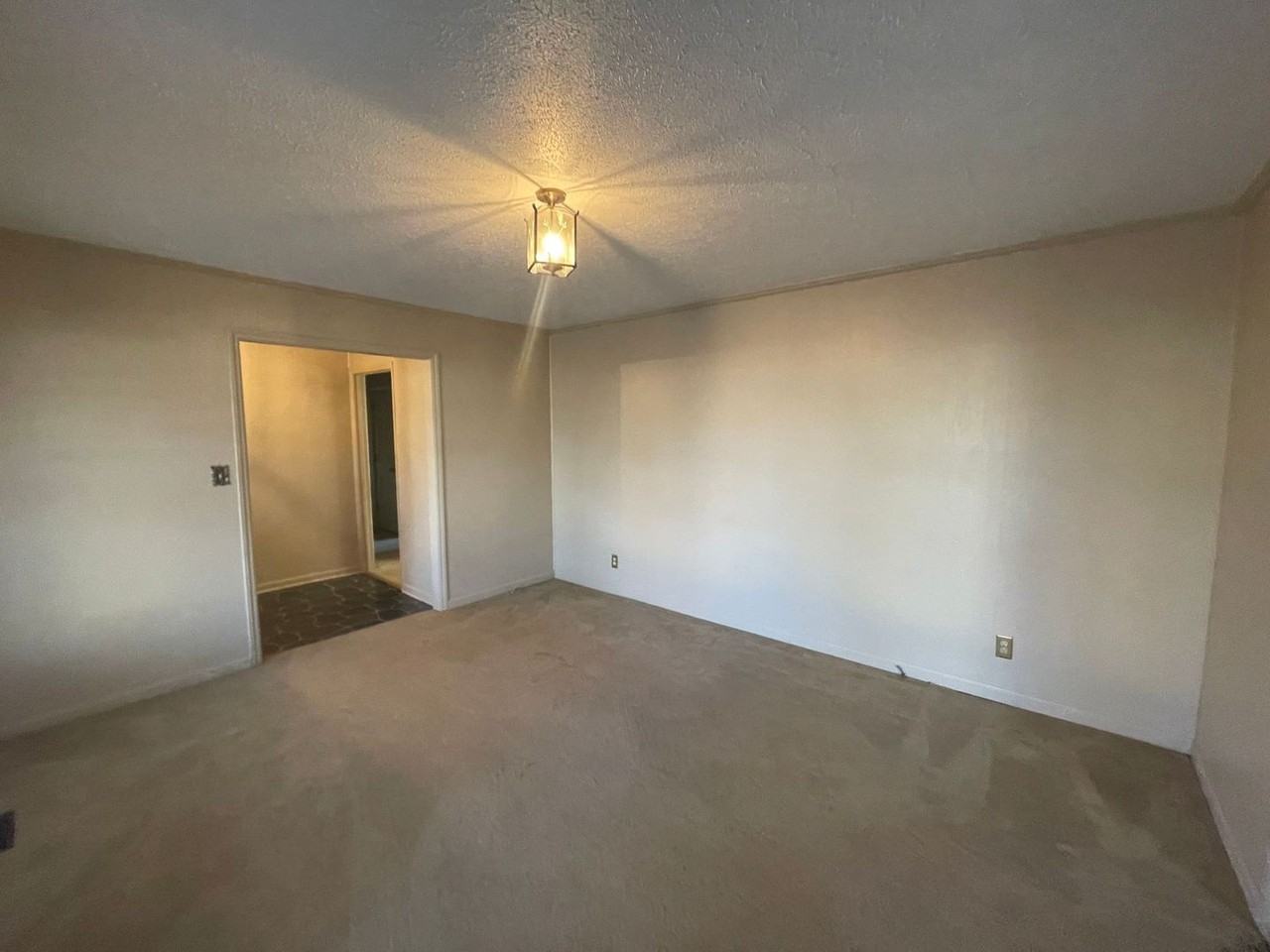 1008 Caldwell Cir - Photo 2 of 17