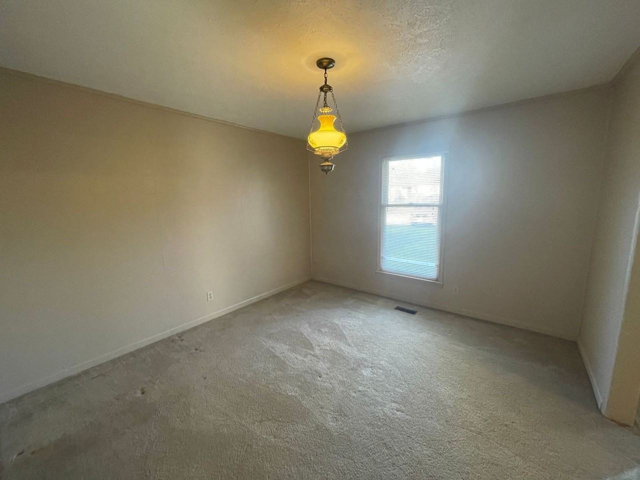 1008 Caldwell Cir - Photo 5 of 17