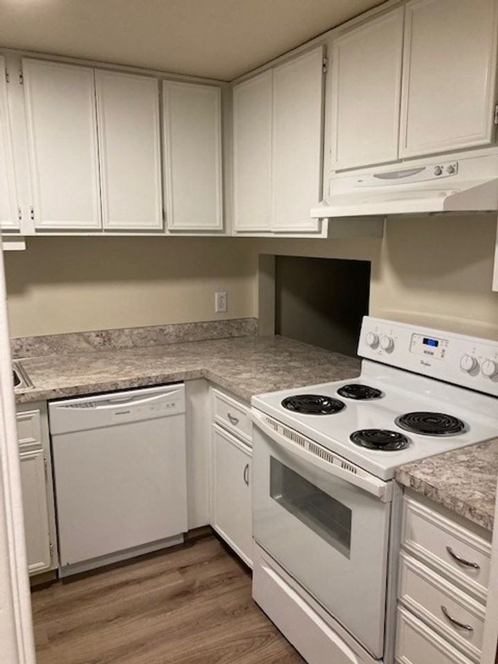 3883 Colony Oaks Dr - Photo 4 of 16