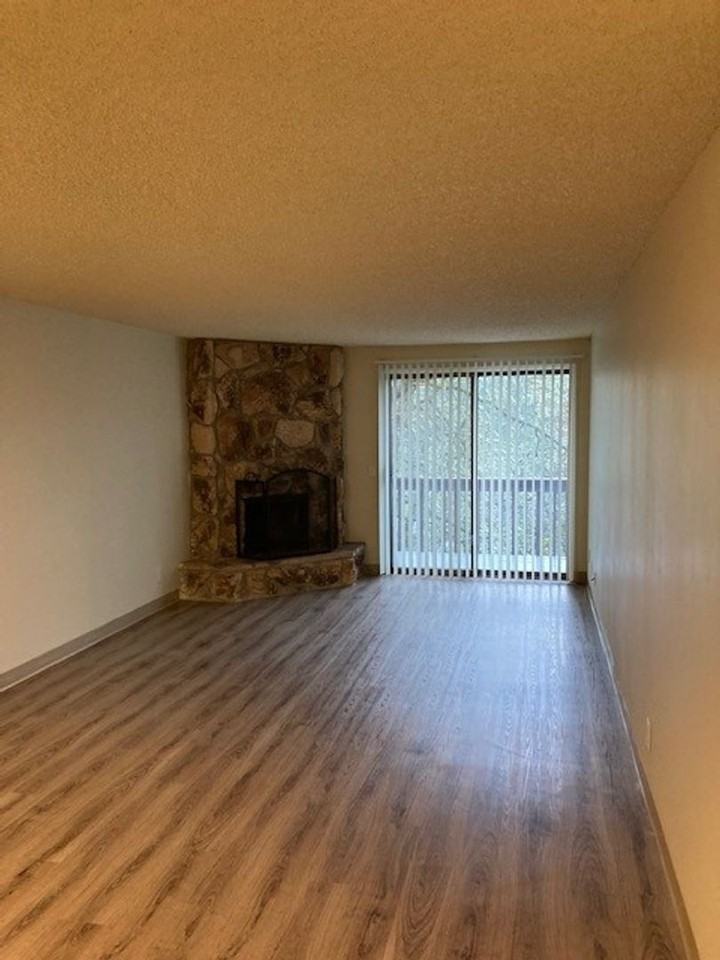 3883 Colony Oaks Dr - Photo 5 of 16