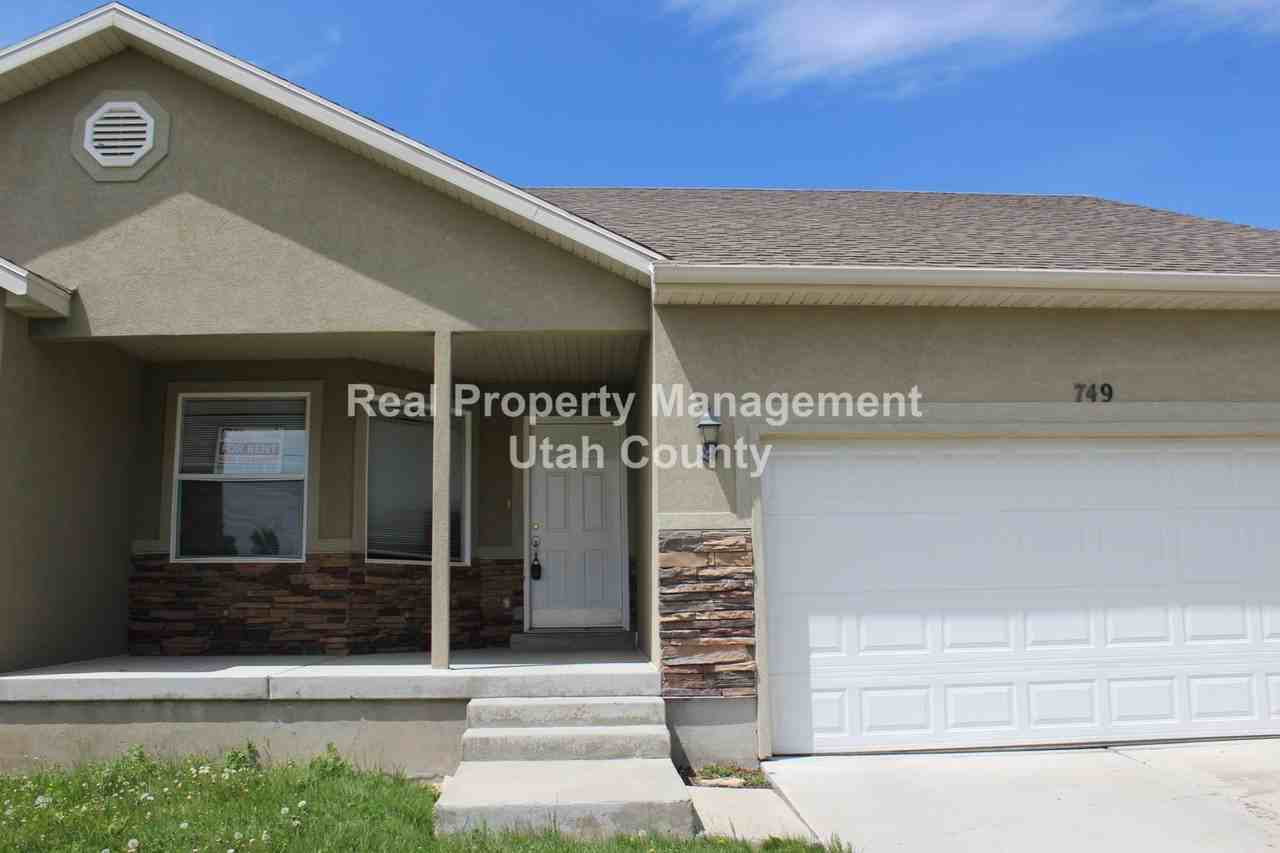 749 N Devonshire Dr - Photo 4 of 22