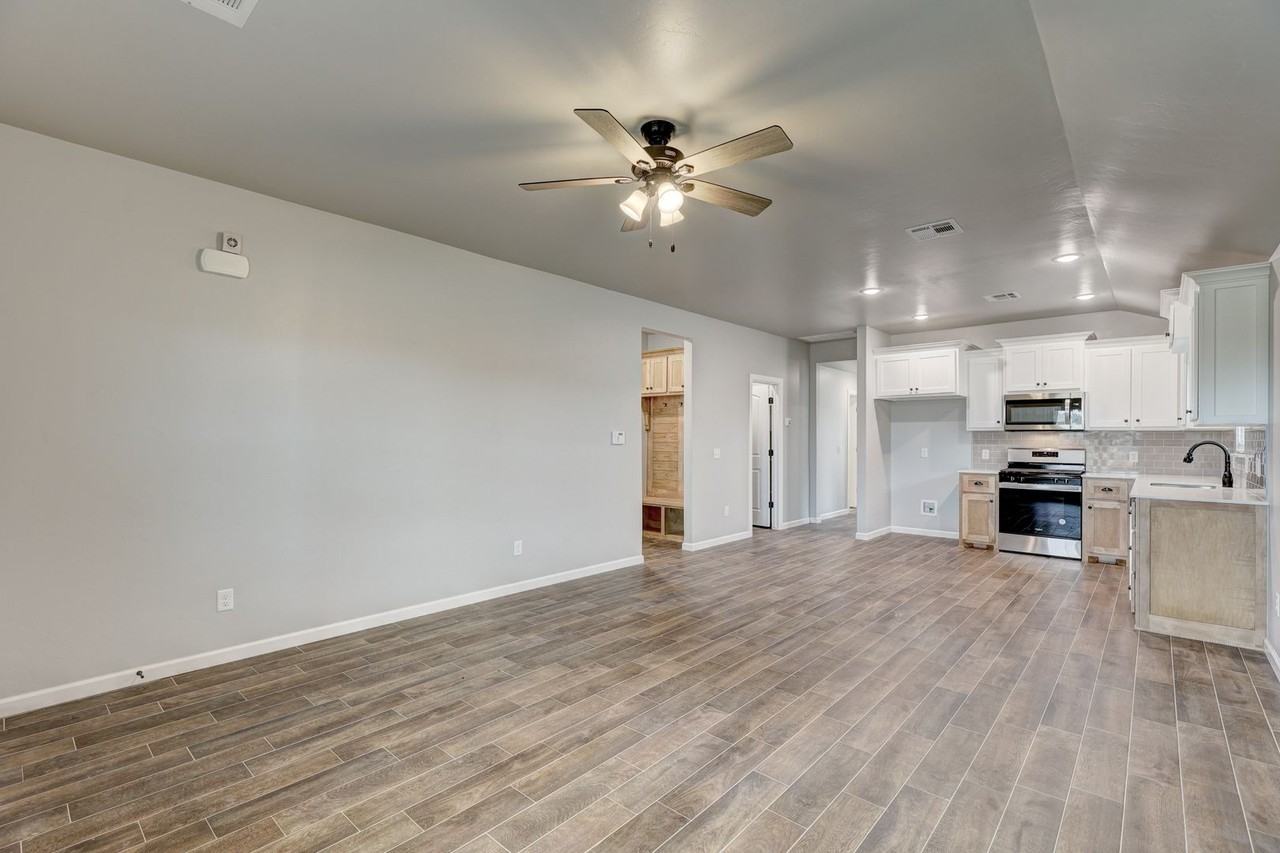 634 Juniper St - Photo 7 of 24