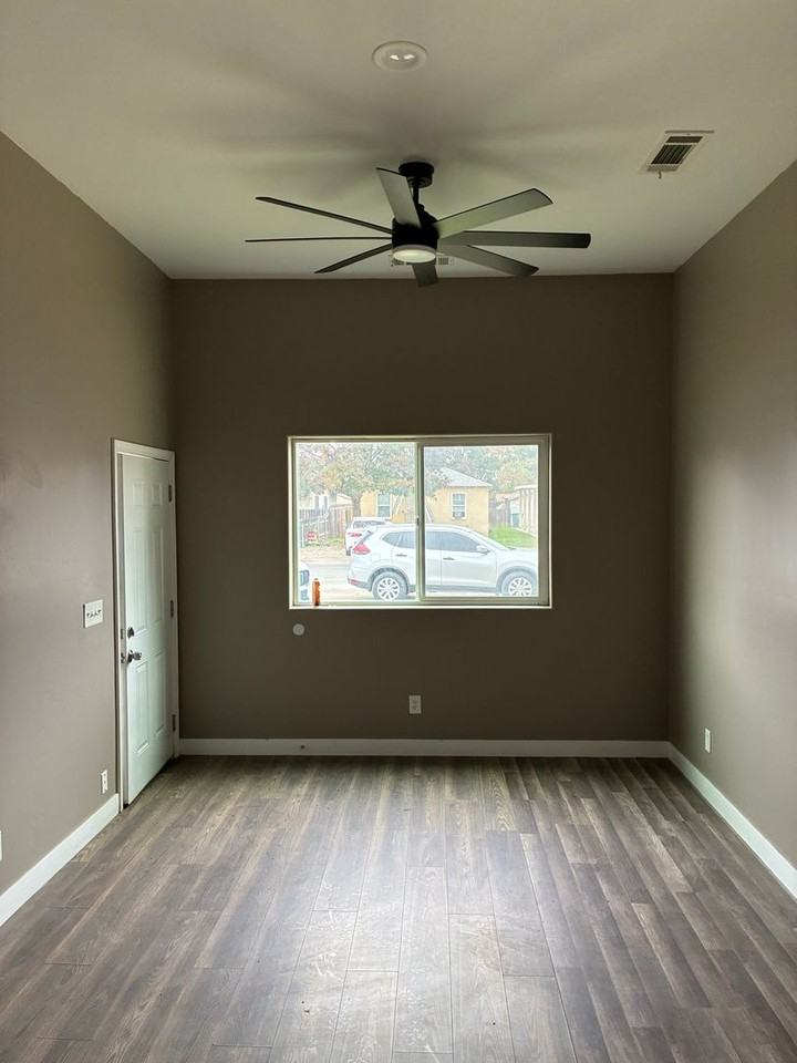 10831 Hamill St - Photo 2 of 13