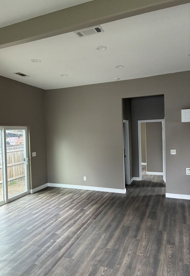 10831 Hamill St - Photo 3 of 13