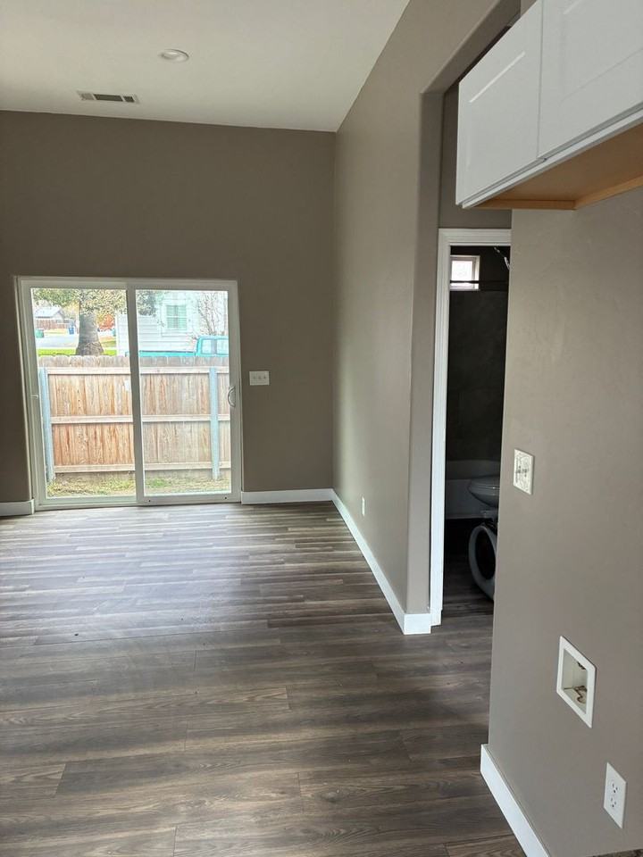 10831 Hamill St - Photo 4 of 13