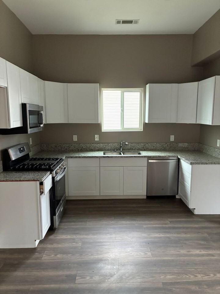 10831 Hamill St - Photo 6 of 13