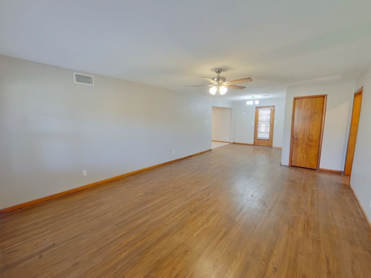 2122 S Chautauqua Ave - Photo 2 of 10