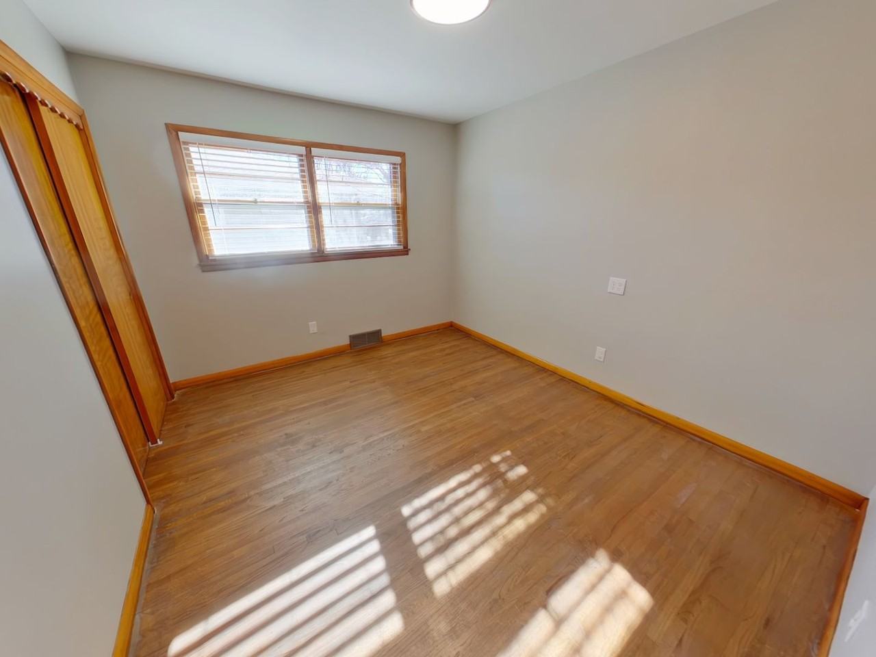 2122 S Chautauqua Ave - Photo 7 of 10