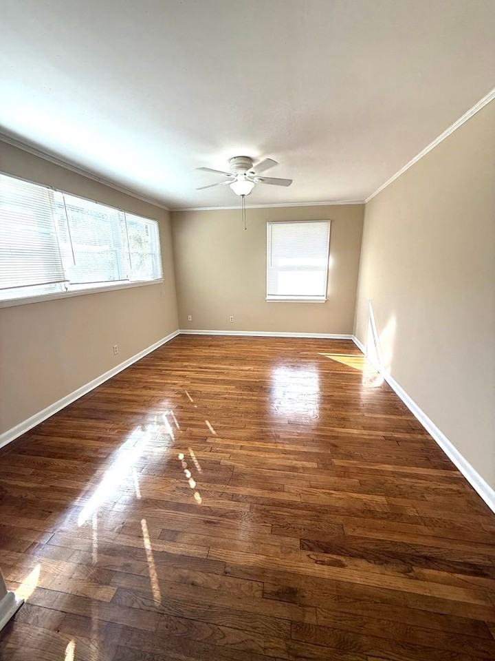 302 Nottingham Rd - Photo 7 of 12