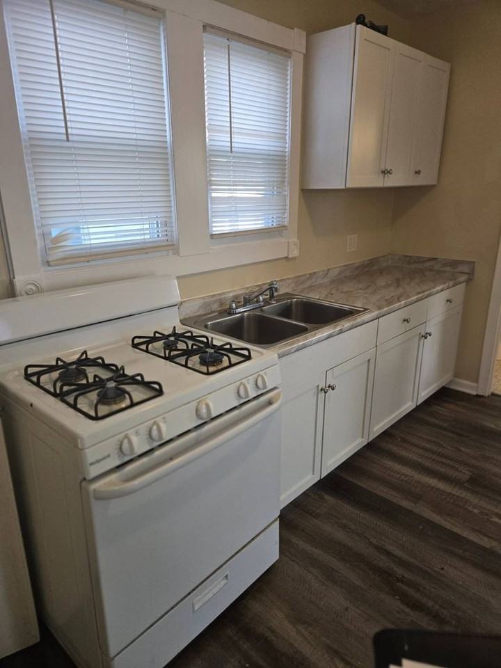 1007 Laurel Ave - Photo 4 of 21