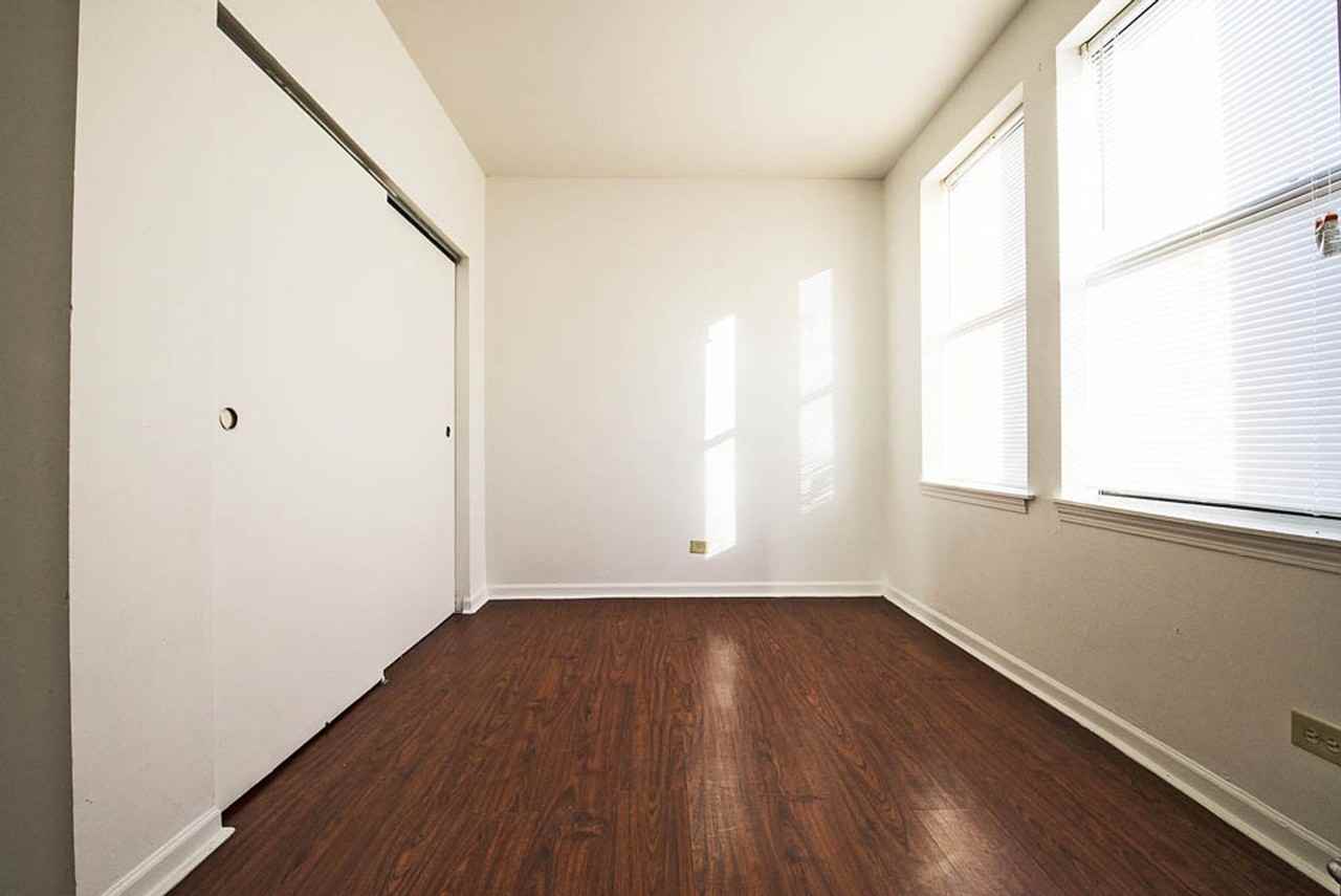 1734 E 72nd St Chicago, IL 60649 - Photo 7 of 37