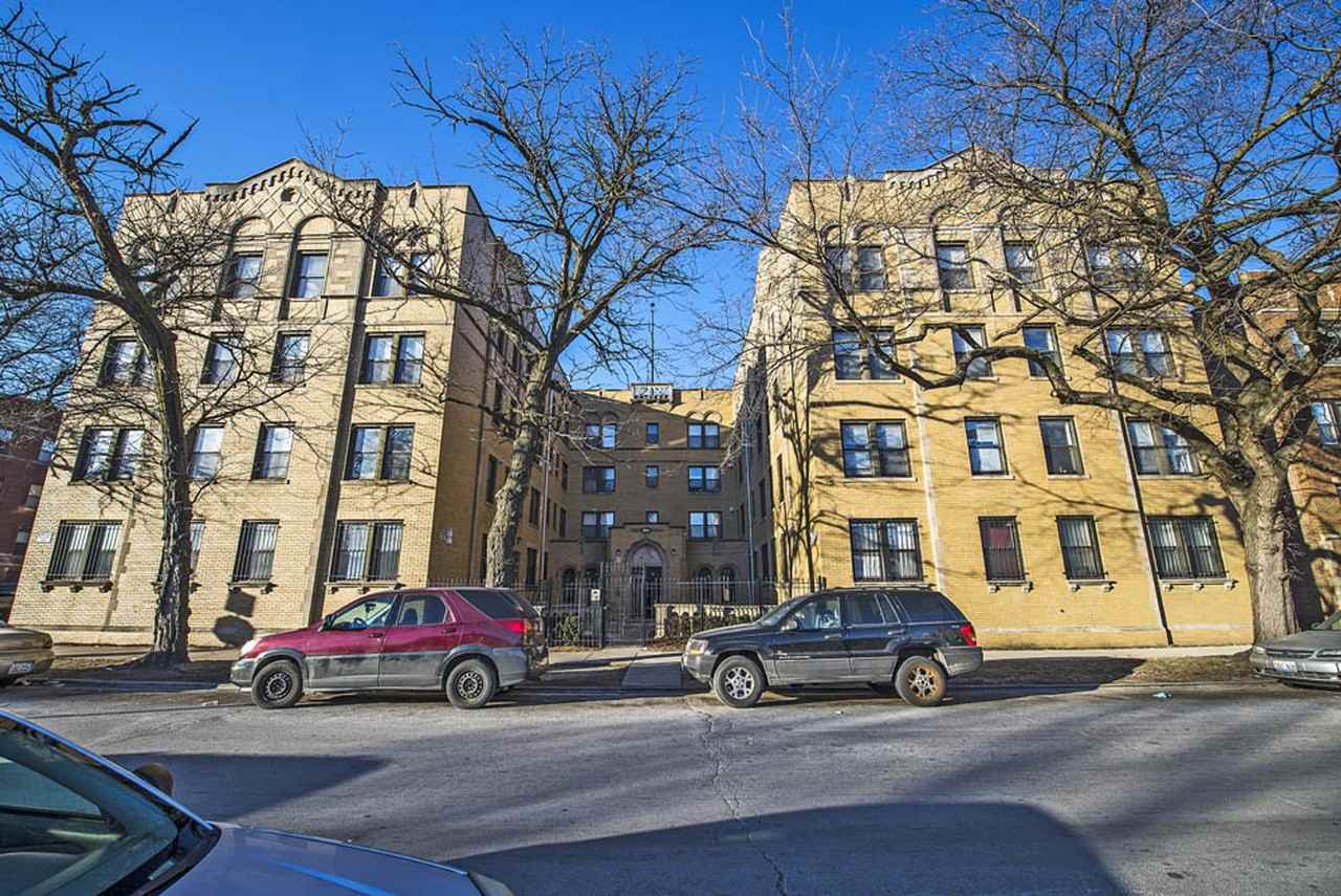 1734 E 72nd - Photo 2 of 32