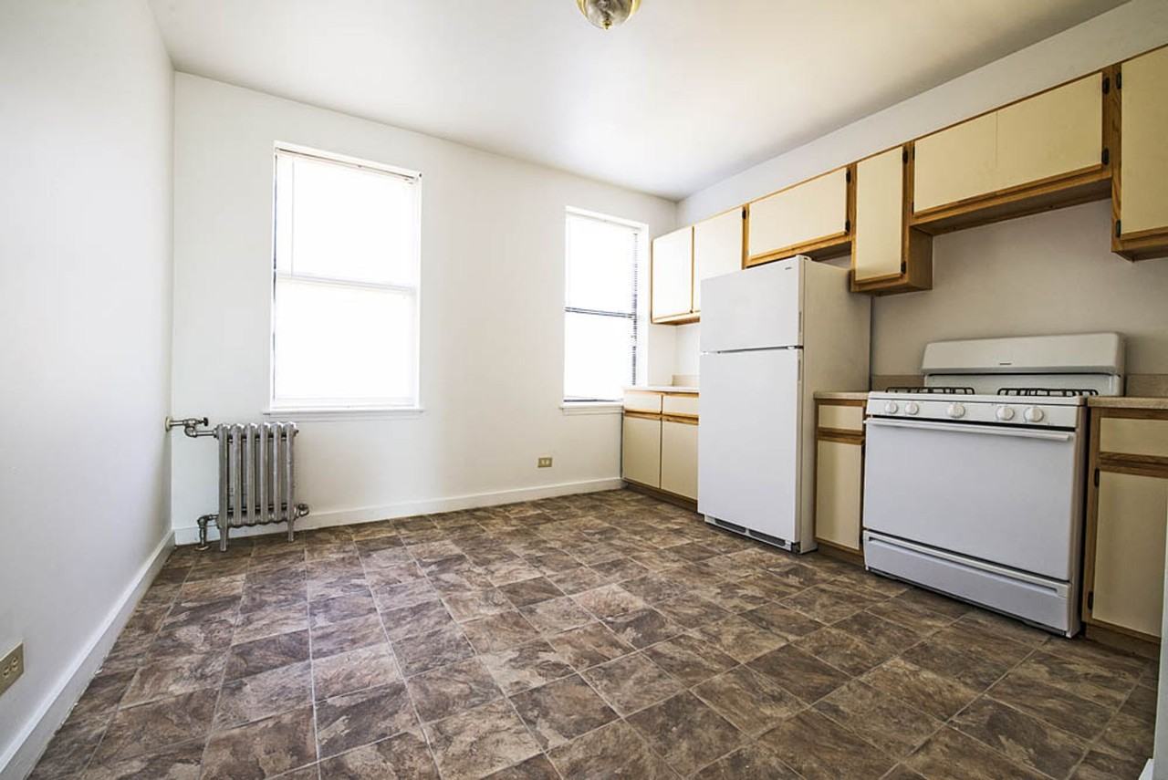 1734 E 72nd - Photo 6 of 32