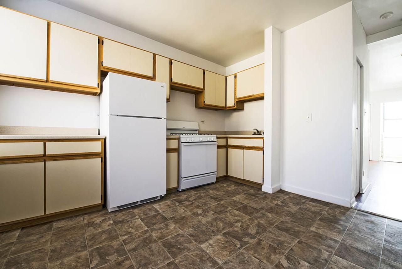 1734 E 72nd - Photo 7 of 32
