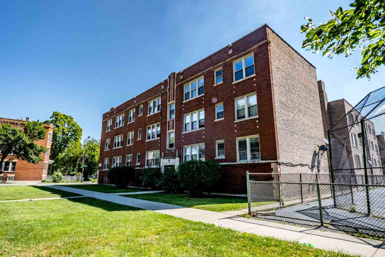 6705 S Michigan - Photo 2 of 20