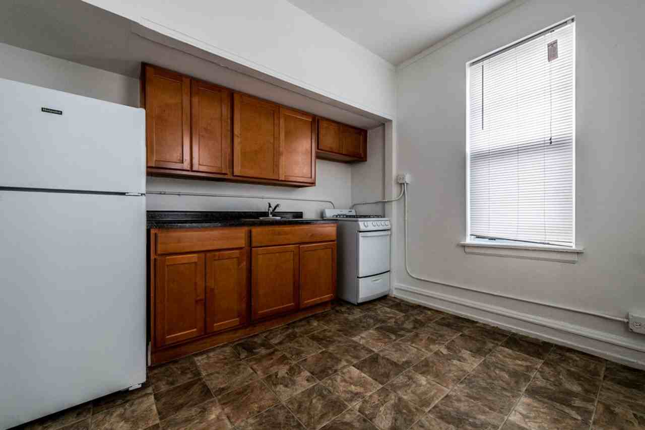 6751 S Jeffery - Photo 4 of 24