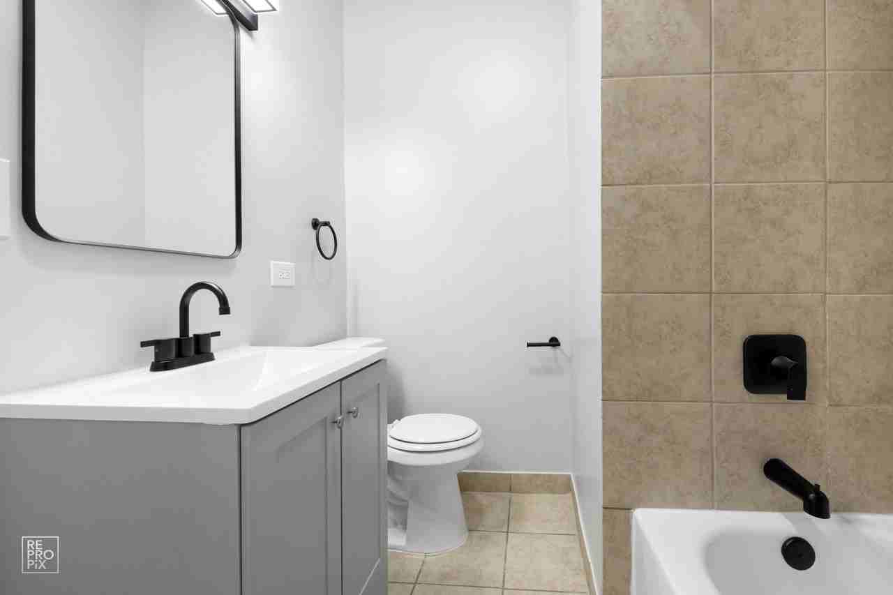 5015 S Champlain Ave Chicago, IL 60615 - Photo 7 of 42